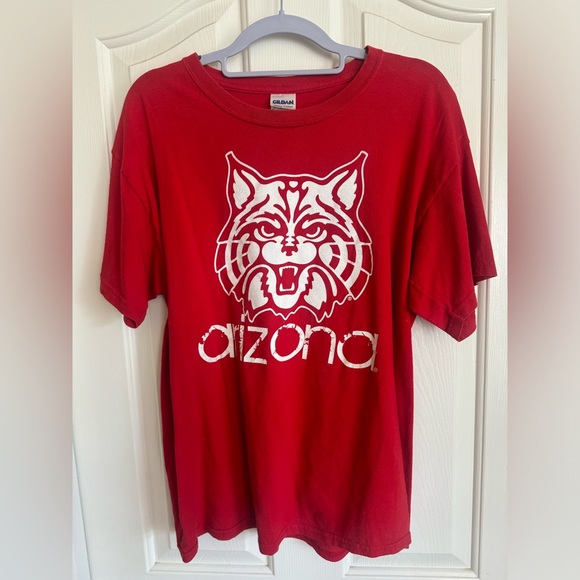 Official University of Arizona Wildcats Short Sleeve T-Shirt Red Size Large EUC - Picture 2 of 12